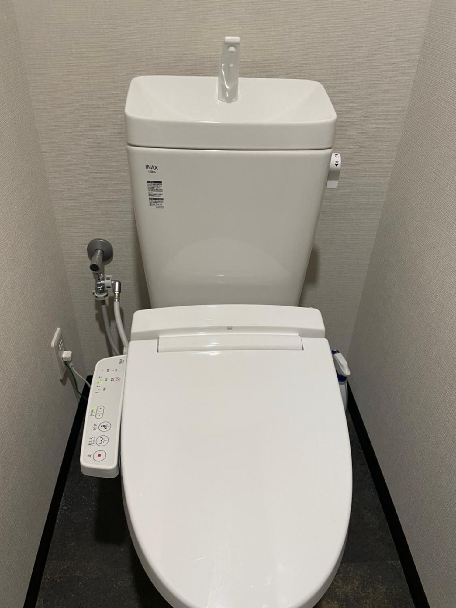 Apartment Shinsekai / Tennoji Zoo / Tsutenkaku Tower